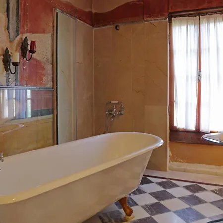 نيسانيان فندق