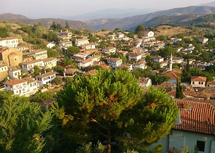 Hotell Nisanyan 3*
