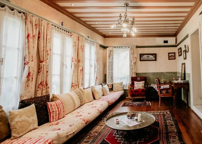 Hotell Nisanyan 3*