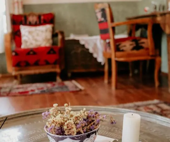 Hotell Nisanyan 3*
